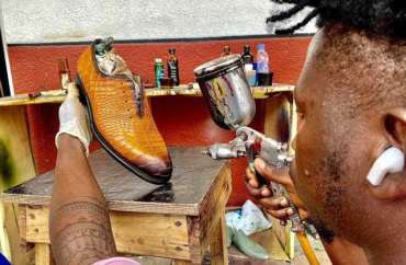 L’Art de la Patine sur Cuir : Sublimez Vos Chaussures Engelo Boté